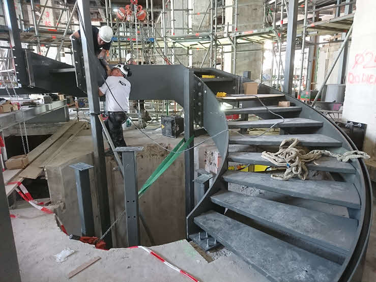 Stalen wenteltrap Kasbank gebouw Vic obdam berekend met RFEM